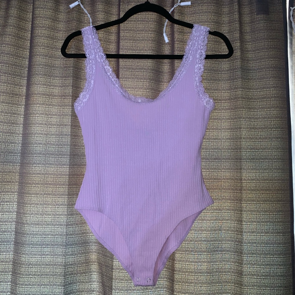 Lace sleeveless Lavender bodysuit
